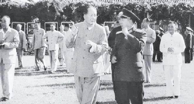 12月26日，主席诞辰132年。把答卷拿上前。海上这条线，航母三舰成阵，055万