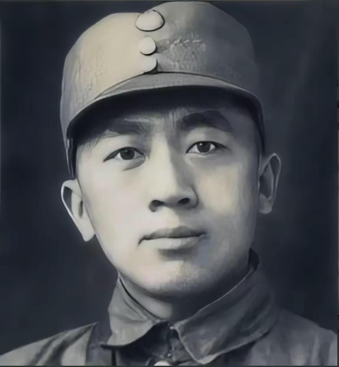 1944年，卧底敌营四年的施亚夫查哨归家，伪军副师长夫人突然拽住他低语：“日军已