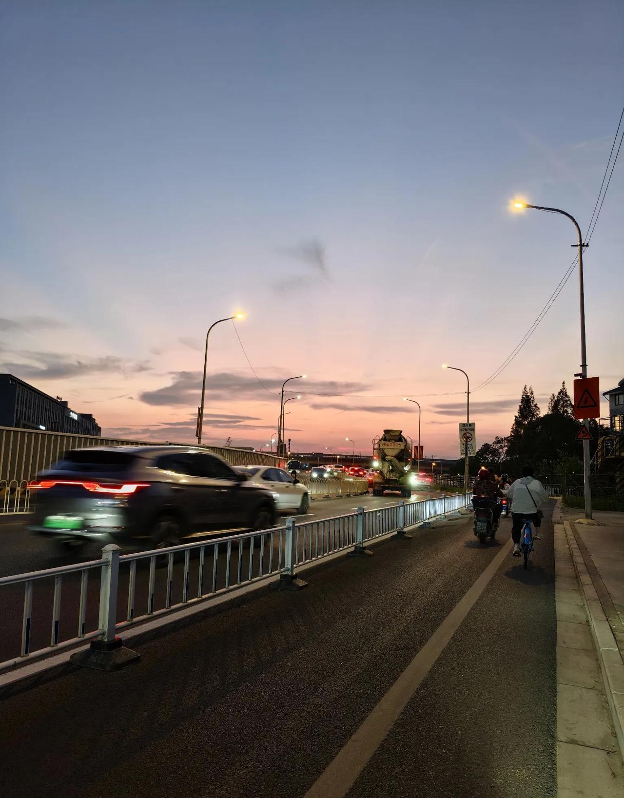 都说金价降了，降到多少了？
要是降到600，我就买20000块钱的[呲牙]
20