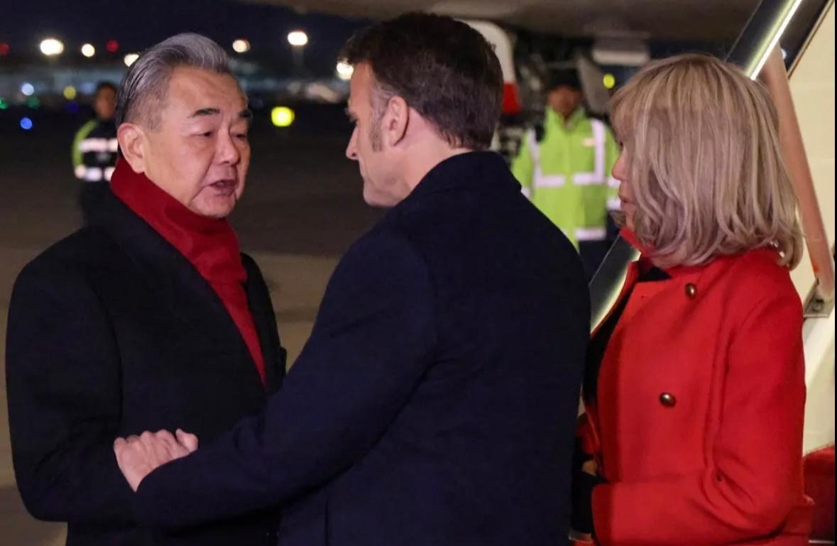 马克龙夫妇抵达北京组图 马克龙抵达北京