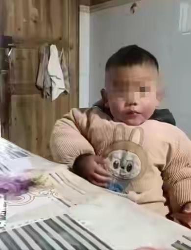 全网揪心祈福！贵州2岁男童离奇失踪超5天，监控定格最后身影，至今下落不明
 （个