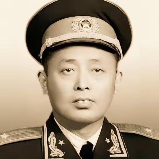 1949年，二野四兵团途经麻城时，一个盲人老太太走了过来，询问儿子的下落，陈赓笑