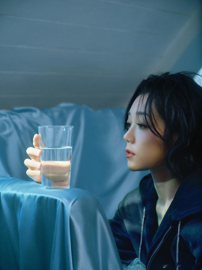 希林娜依高官宣签约索尼终于等到官宣！希望希林娜依高能拥有更大的音乐舞台，尽情施展