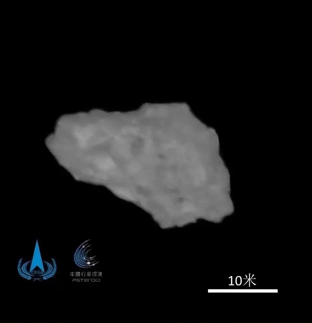 **天问二号追上了一颗30米长的小星星**
400天，飞了10亿公里，在太空中找