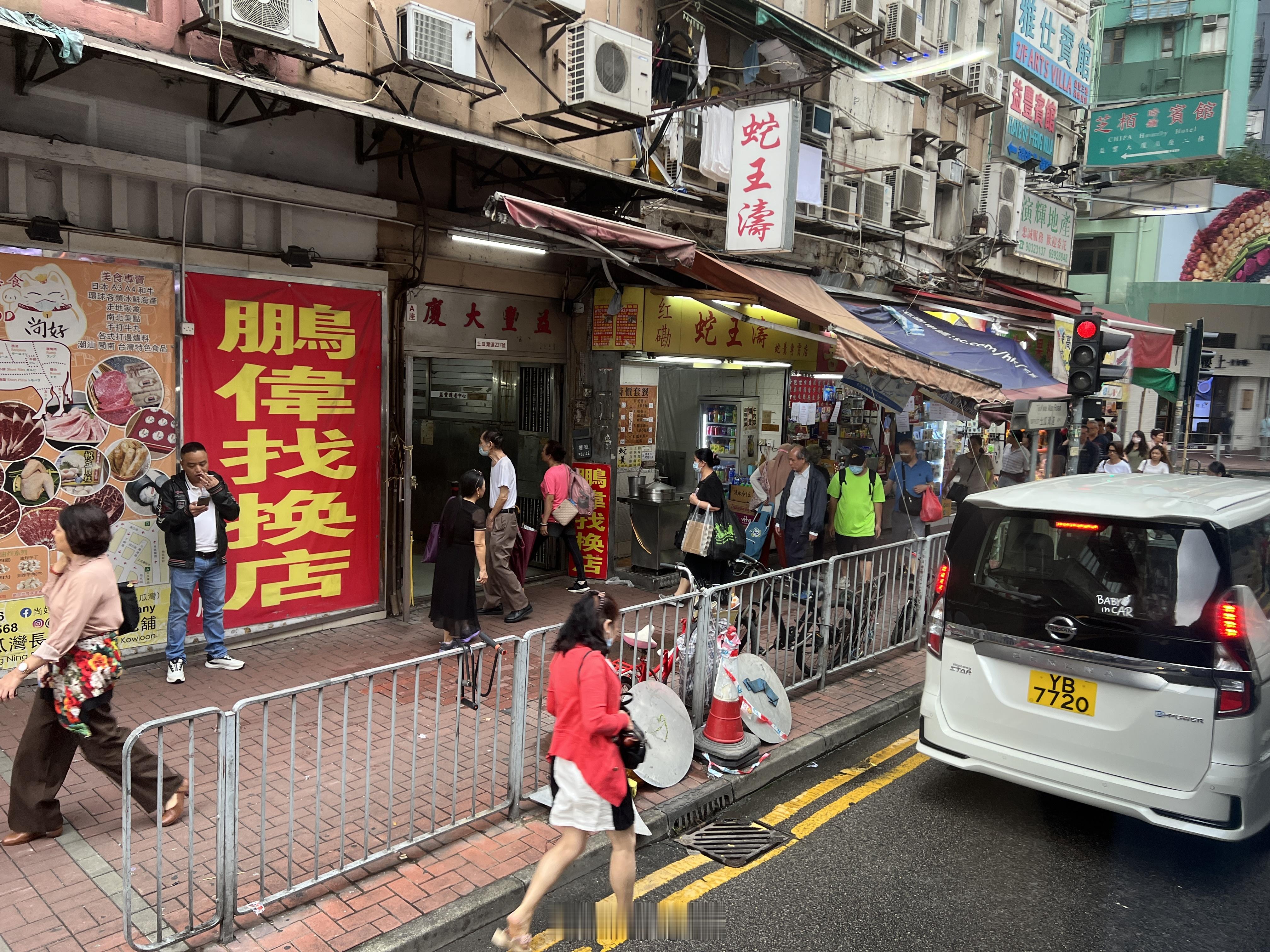 香港餐厅倒闭潮甩锅深圳对香港餐厅没好印象。不少香港人骨子里看不起内地人，内地人就