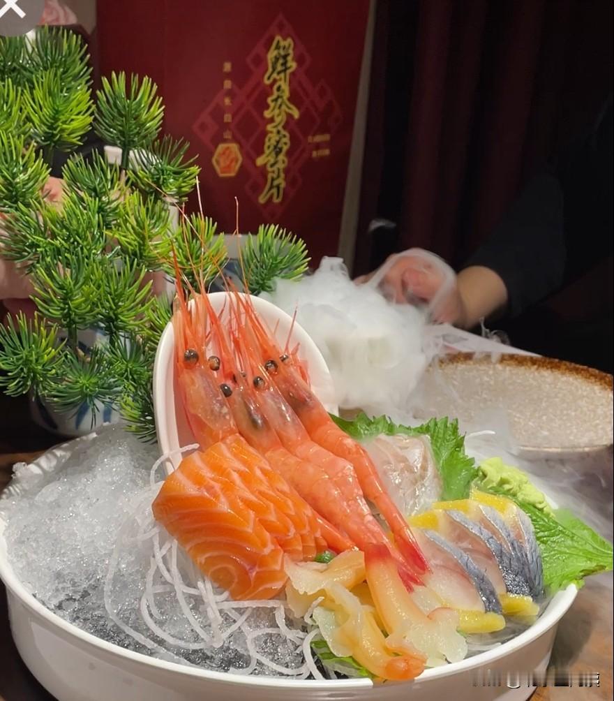🐟 三文鱼专属吃法（鲜而不腻，颜值口感双在线）

• 刺身吃法：三文鱼切厚片，