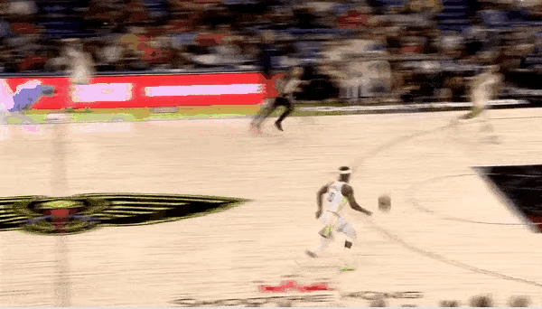 巴特勒：坦白说我本想让库里扣篮的，因为他是“蝙蝠侠”没有想到他选择上篮，看来我们