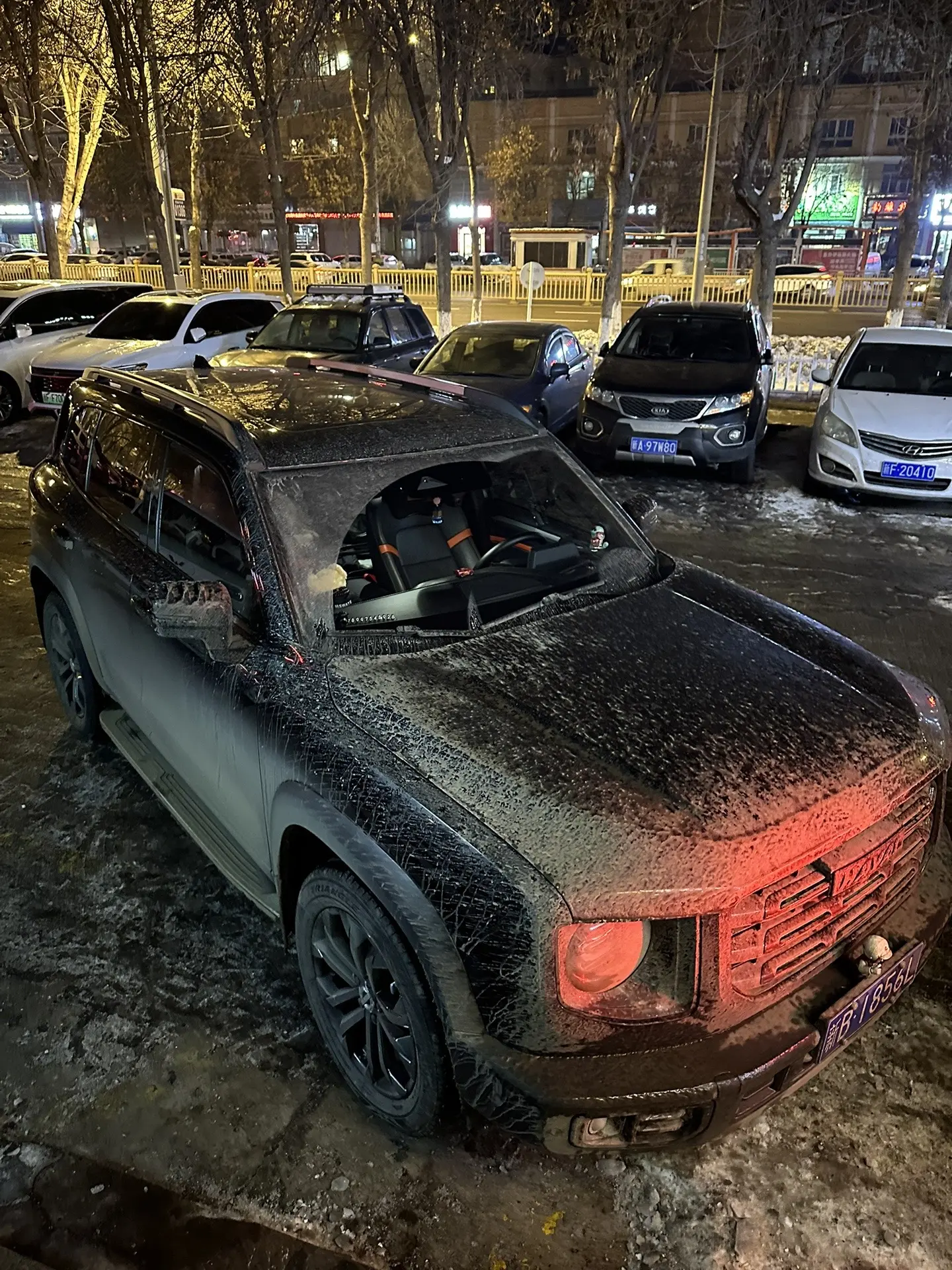 逐渐从一周一洗变成了一月一洗。再也不是从前那个爱洗车的小男孩了