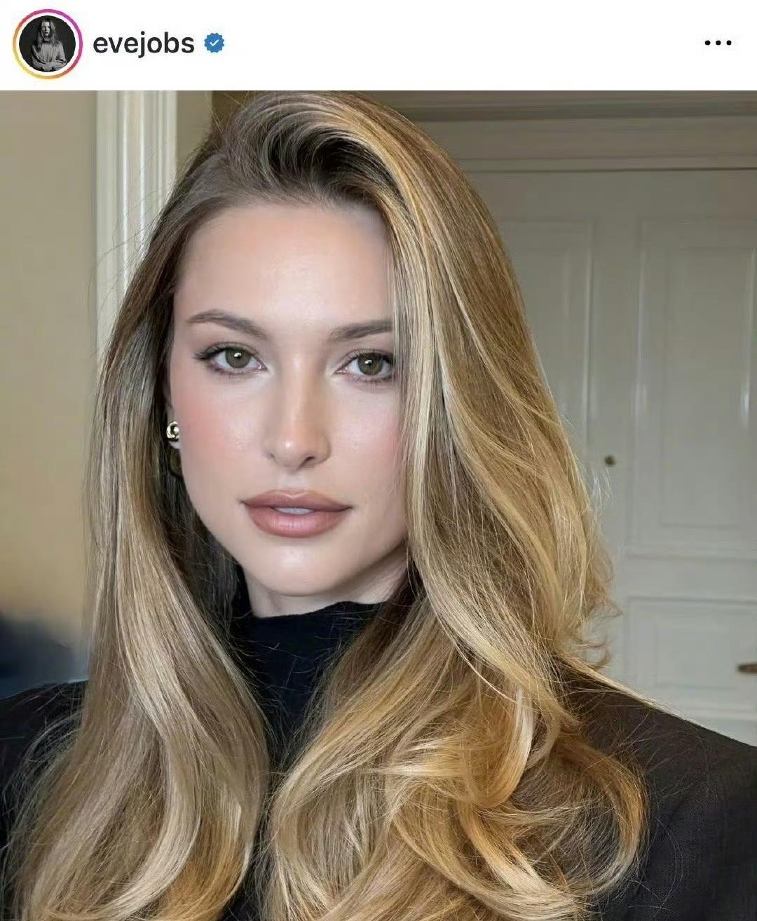 乔布斯的女儿，然后X上有个人发了这张照片，不知道触发算法的哪个点了，获得了1.2