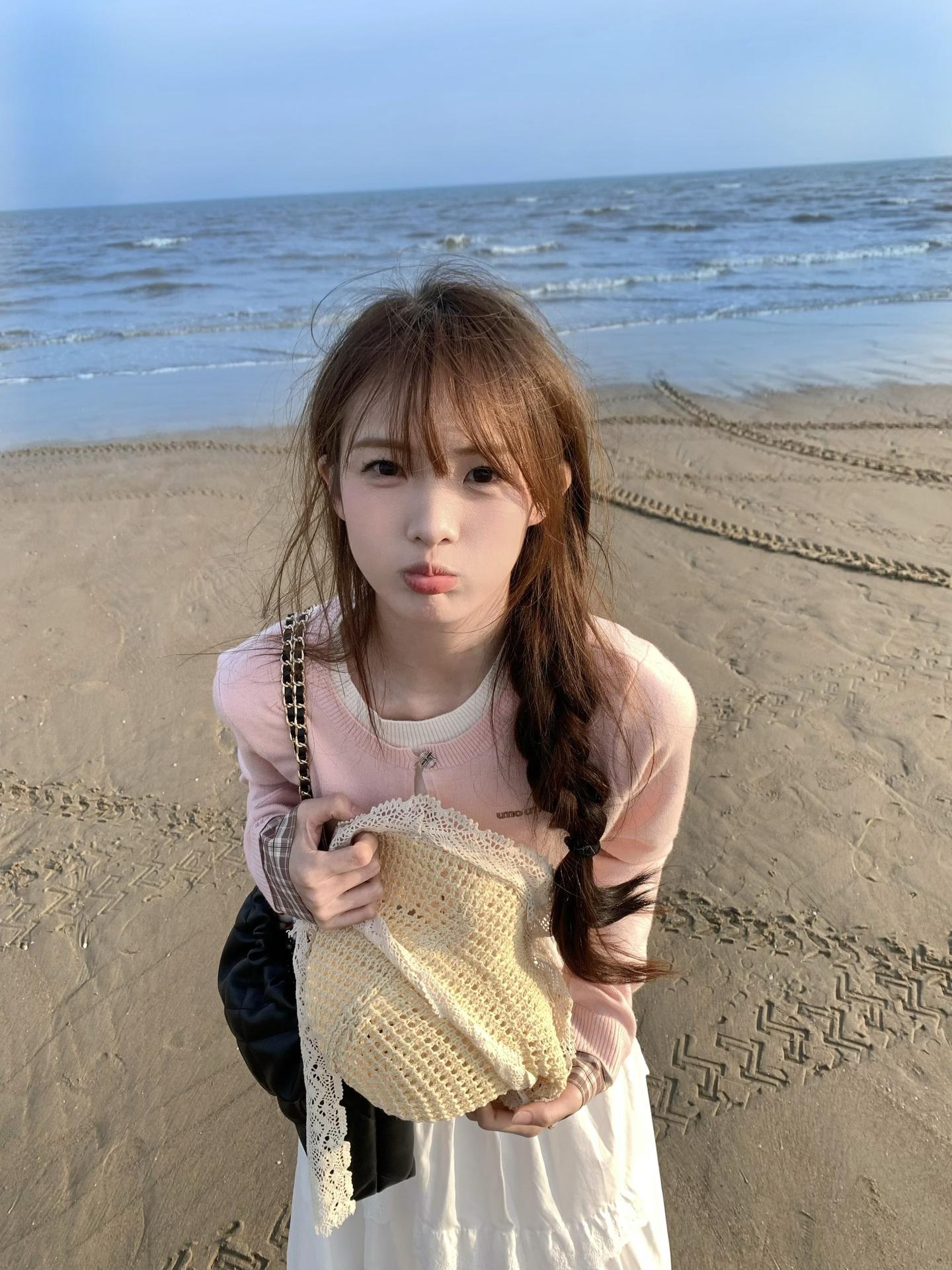 日子渺小重复，却都是幸福。