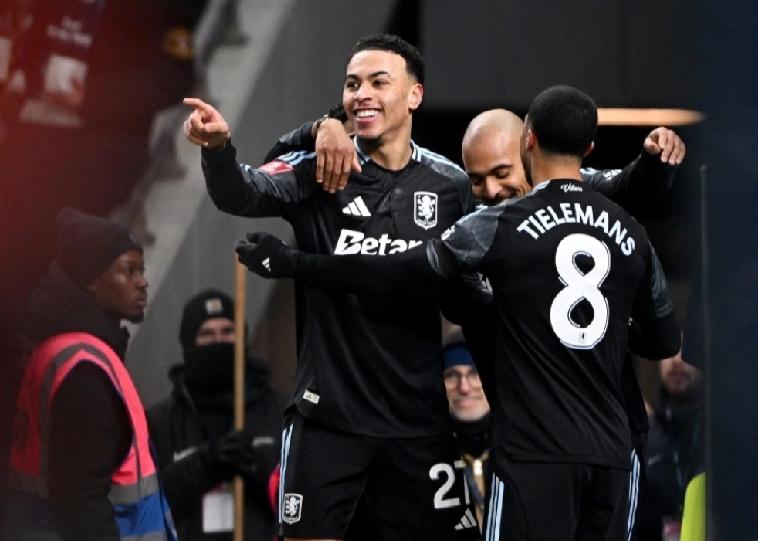 热刺今晨在英格兰足总杯第3圈主场迎战阿士东维拉，最终以1：2落败出局，吞下今季各