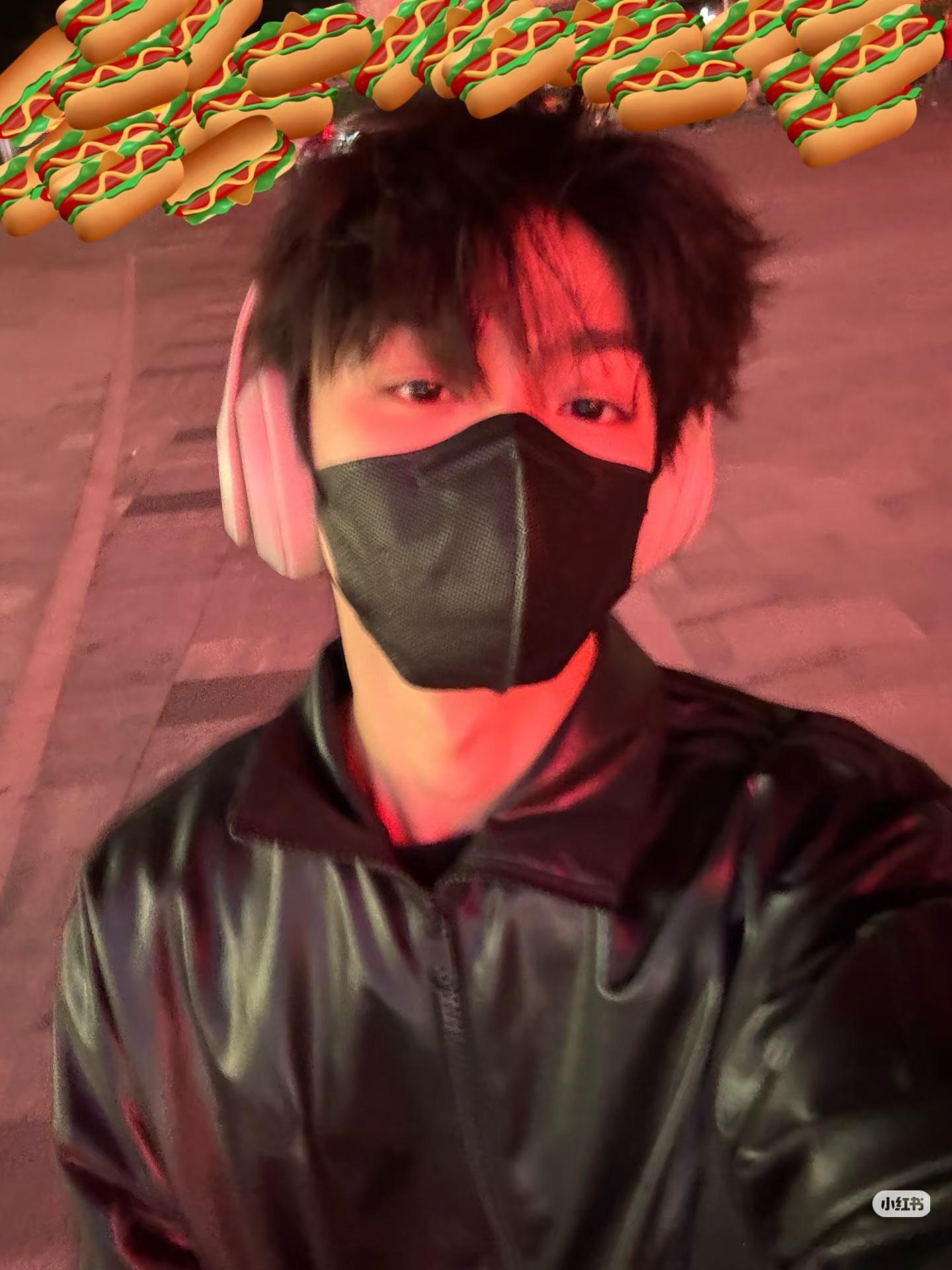 狗儿给背景画热狗马赛克的时候会不会看饿 