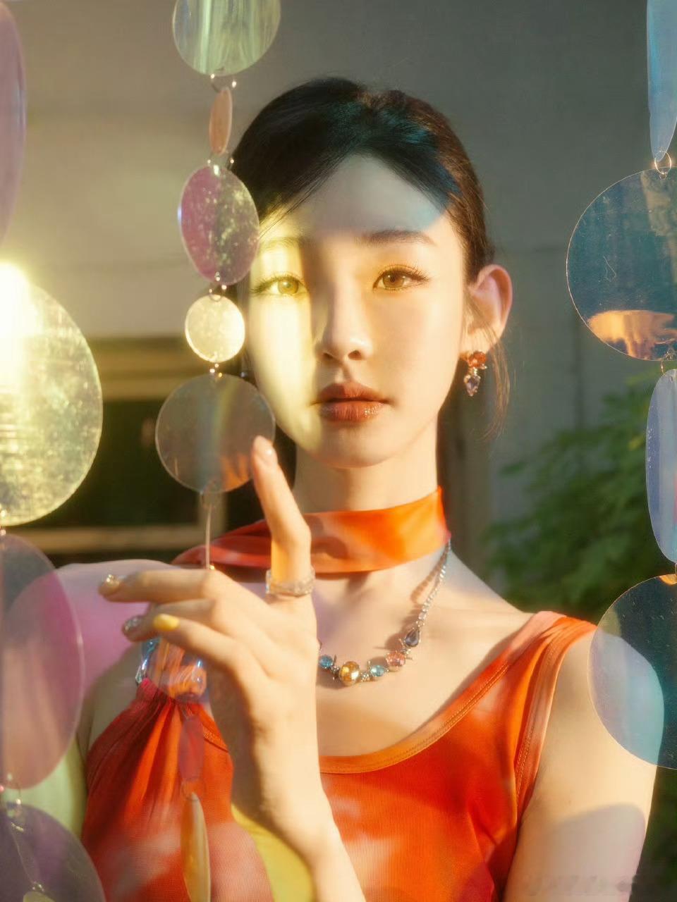 张艺凡叫戚薇小戚戚哥哥姐姐妹妹抓娃娃张艺凡软萌攻击满分，戚薇姐姐力瞬间拉满！张艺