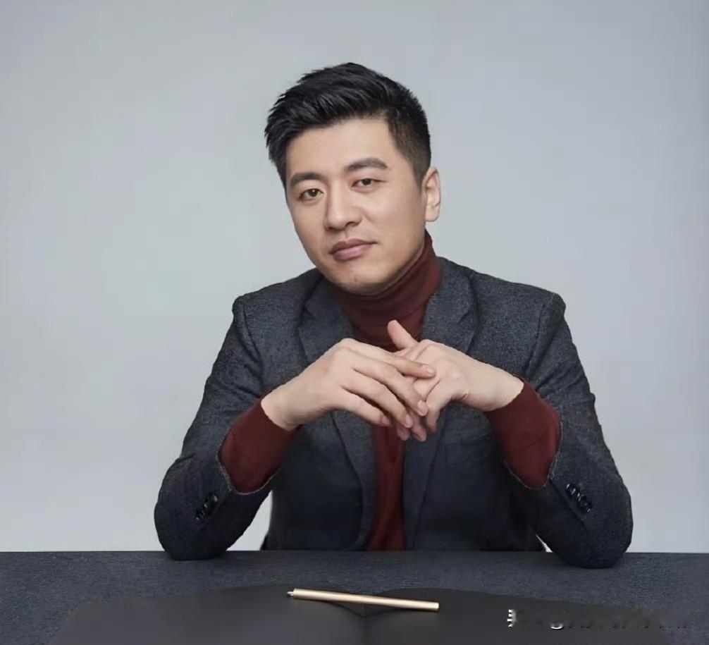 张雪峰这次真撞枪口上了

网信部门直接通报，点名他在直播里长时间讲脏话，抖音账号