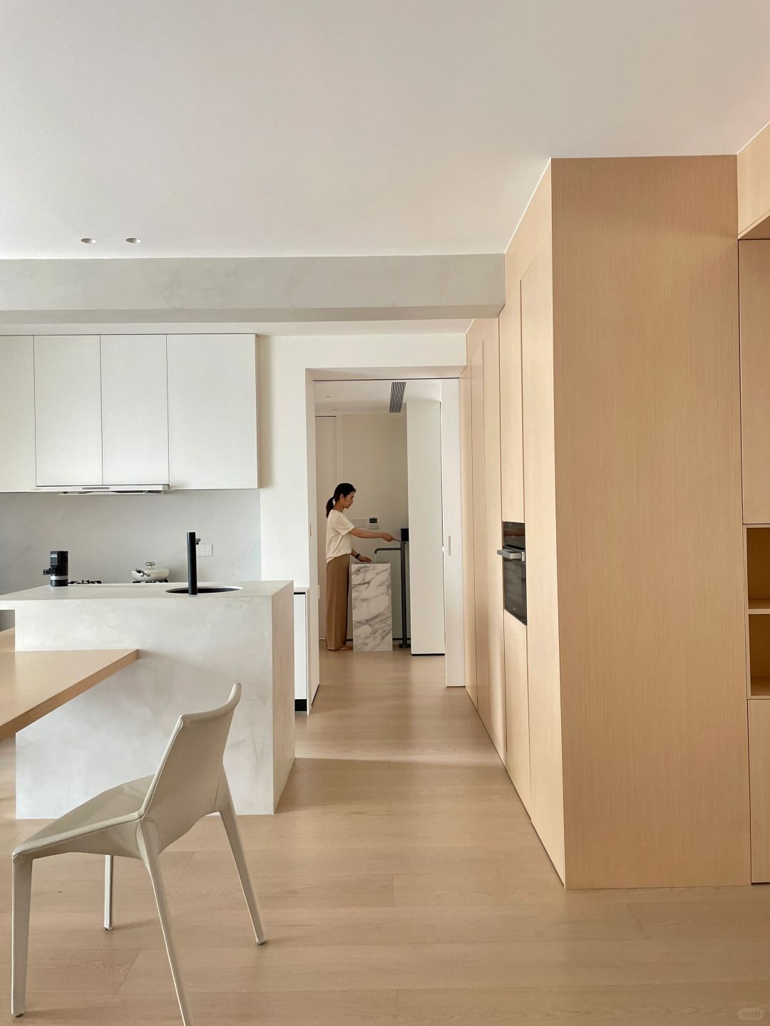 开放式极简奶油风厨房太合适宅家啦！