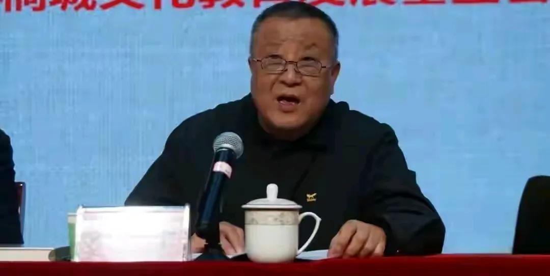 关于“退休4年王学东也难逃！中纪委连夜出手，4000亿金融巨头前掌门栽了”的新闻