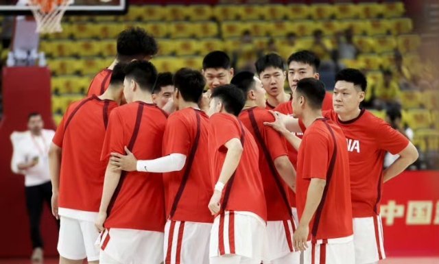 中国男篮vs波黑男篮消息人士对直播吧记者独家透露，中国男篮裁掉了队员刘礼嘉，其余