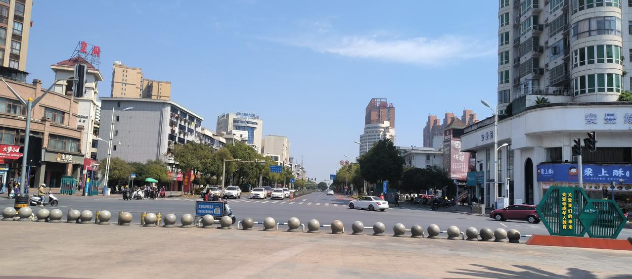 分享一张你随手拍下的街景