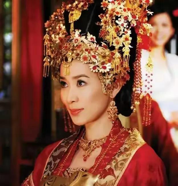 大明独一份的婚礼特权：布衣一日为官，民女一朝霞帔

洪武年间的一个清晨，江南某个