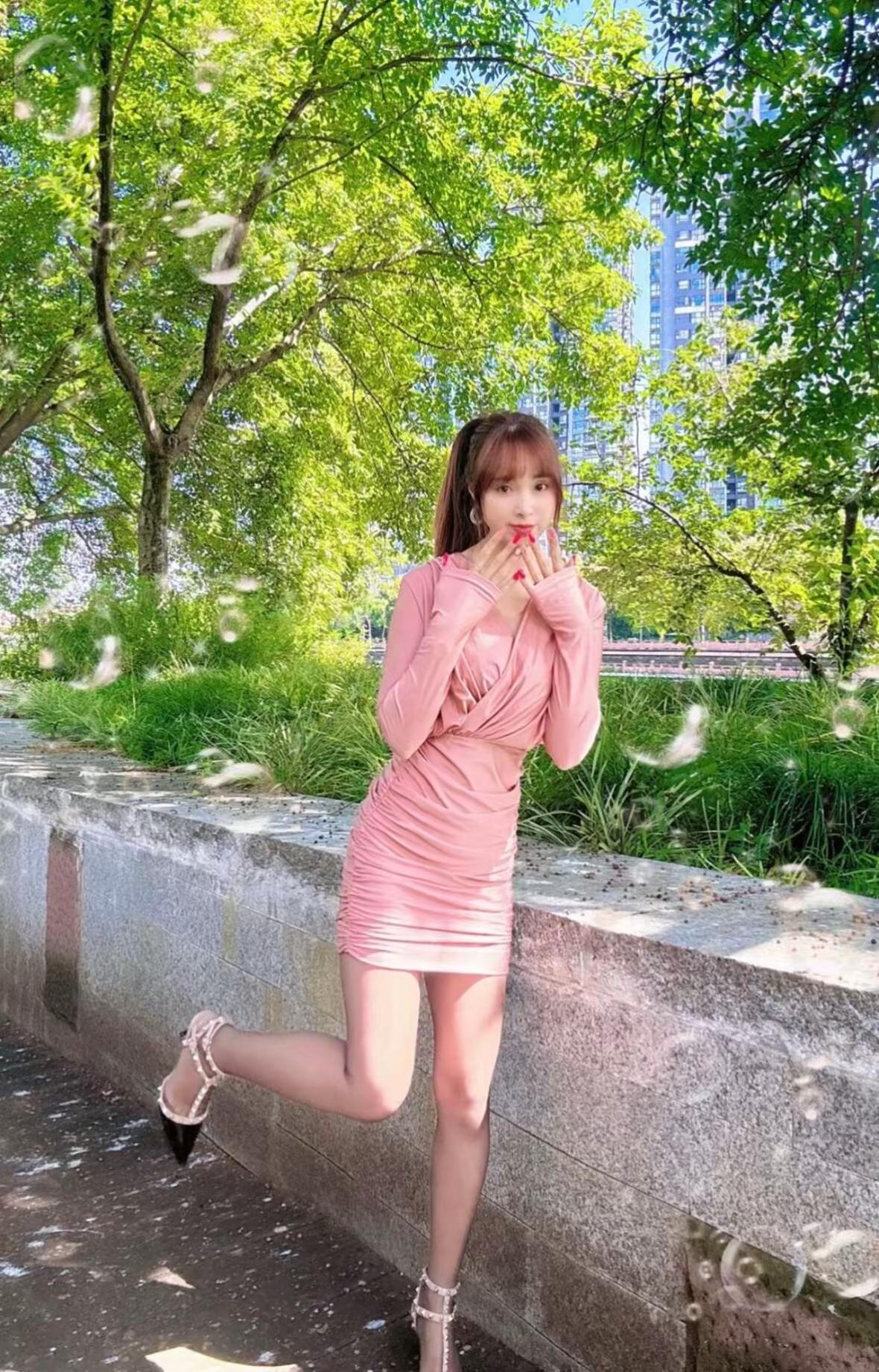 未来的那位先生，你可以大我5岁，可以比我小5岁，我不看重外表，但一定要特别爱我，