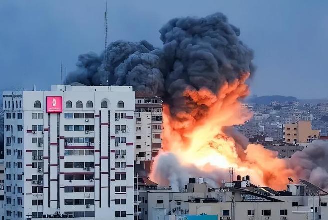 这轮巴以冲突爆发后，阿拉伯世界就曾多次声援“哈马斯”，之后随着以色列开始不断对加