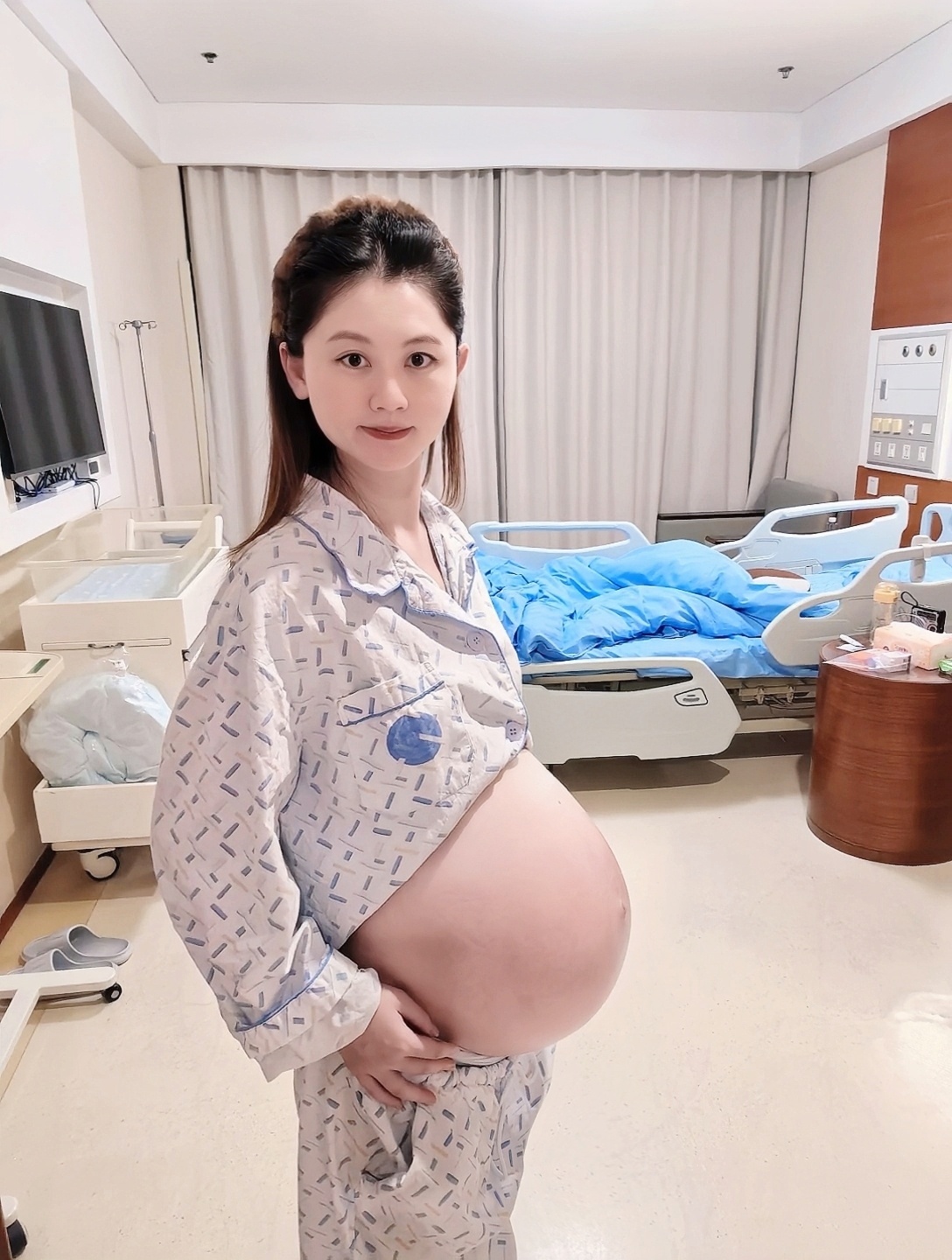 JennyWang[超话]最贵手环已戴上，最后的合体时光，即将奔赴战场，希望一切