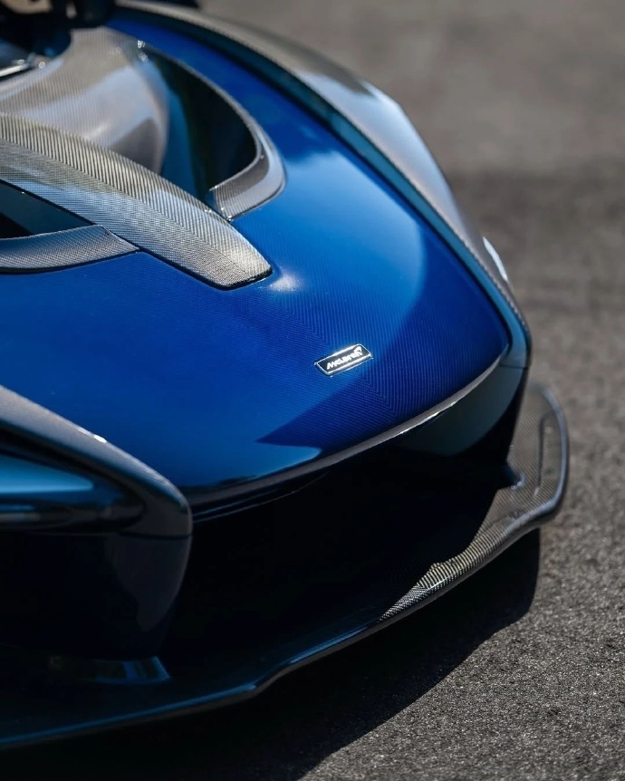 迈凯伦Senna，黑加蓝碳纤维外观！