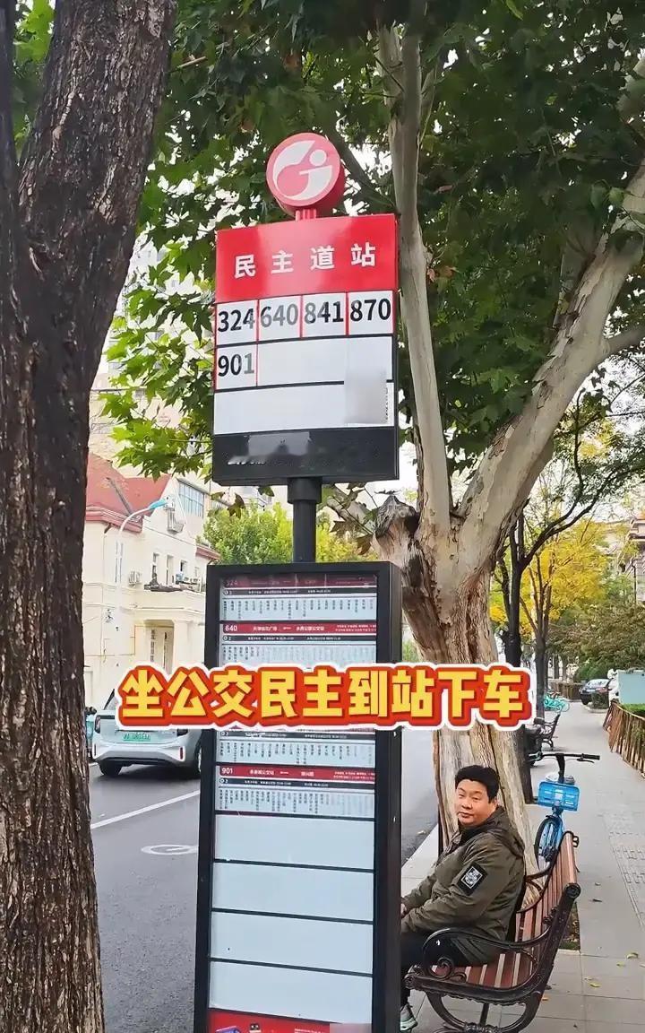 天津意风街冒出一家叫凯兰兮的女装店，网友直接喊它女装胖东来。
我昨晚刷视频，门口