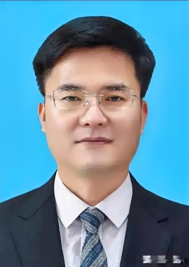 看到王正儒被查，我是一愣！这人太年轻，太聪明，太幸运，也太帅气了，怎么好好的就走