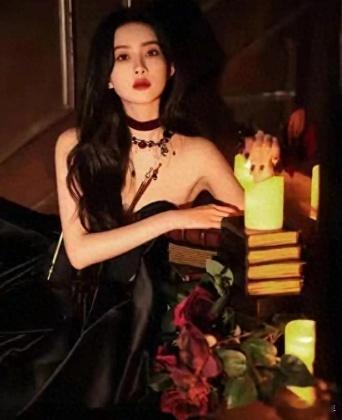 孟子义这身黑裙，完美诠释了“姐的冷酷，零下8度 ​​​