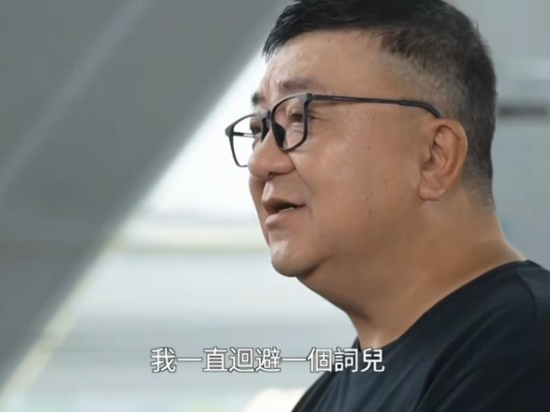 董路在一次采访中说：我不认为高水平运动员是培养出来的，梅西如果是拉玛西亚培养的，