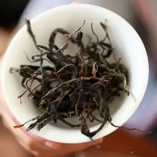 喝茶用什么茶具最好?
选择茶具主要取决于个人喜好、所泡茶叶的类型以及饮茶的场合。