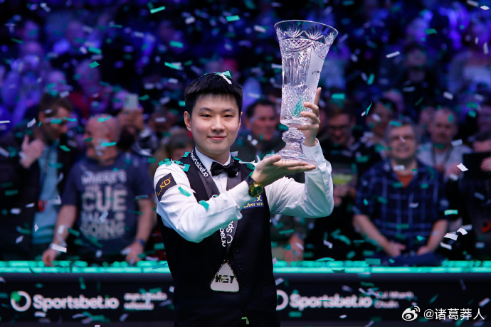 我感觉长局的比赛没有人玩的过他，他打球像AI。没有感情，就是一直准，对面崩溃是迟