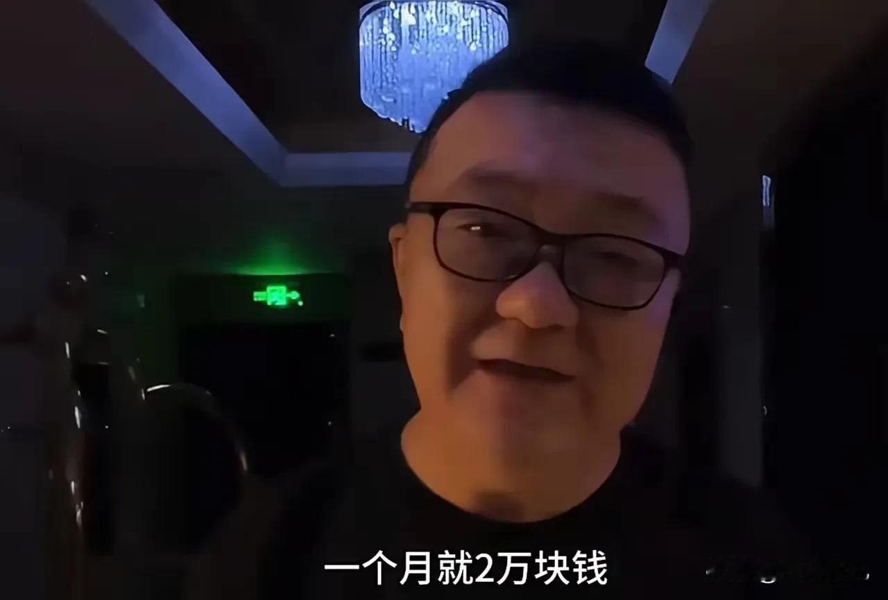 中国足球毁于太安逸又太有钱，处在金字塔尖的绝不是最有实力的人而是最有钱的，董老师