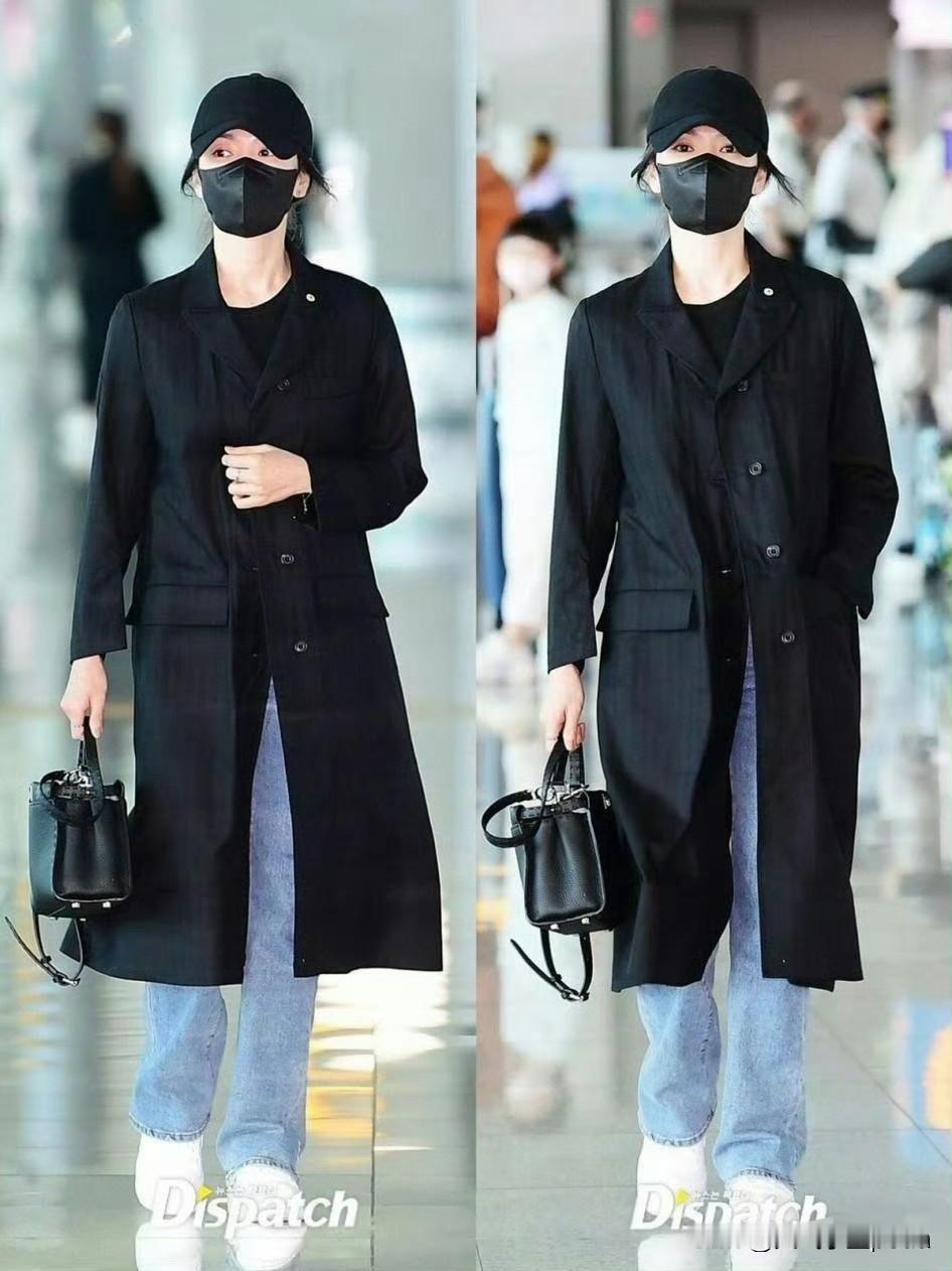 宋慧乔这身黑色大衣+牛仔裤真的简单又好看也很实用！
没有花里胡哨，全靠线条和质感