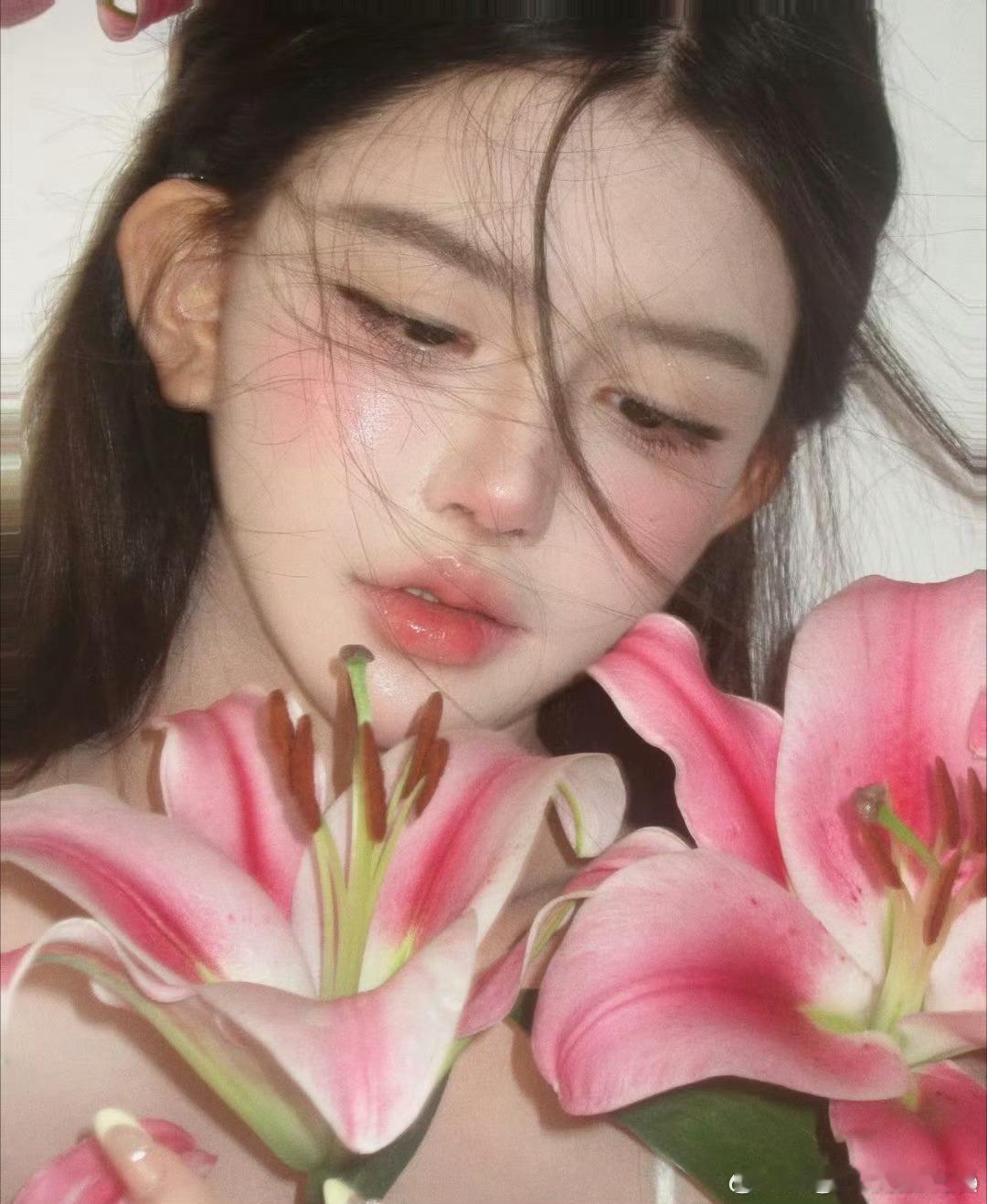 曝韩安冉流产韩安冉确实是互联网亲女儿，跟他同期的网红都被封的差不多了，只有她一直