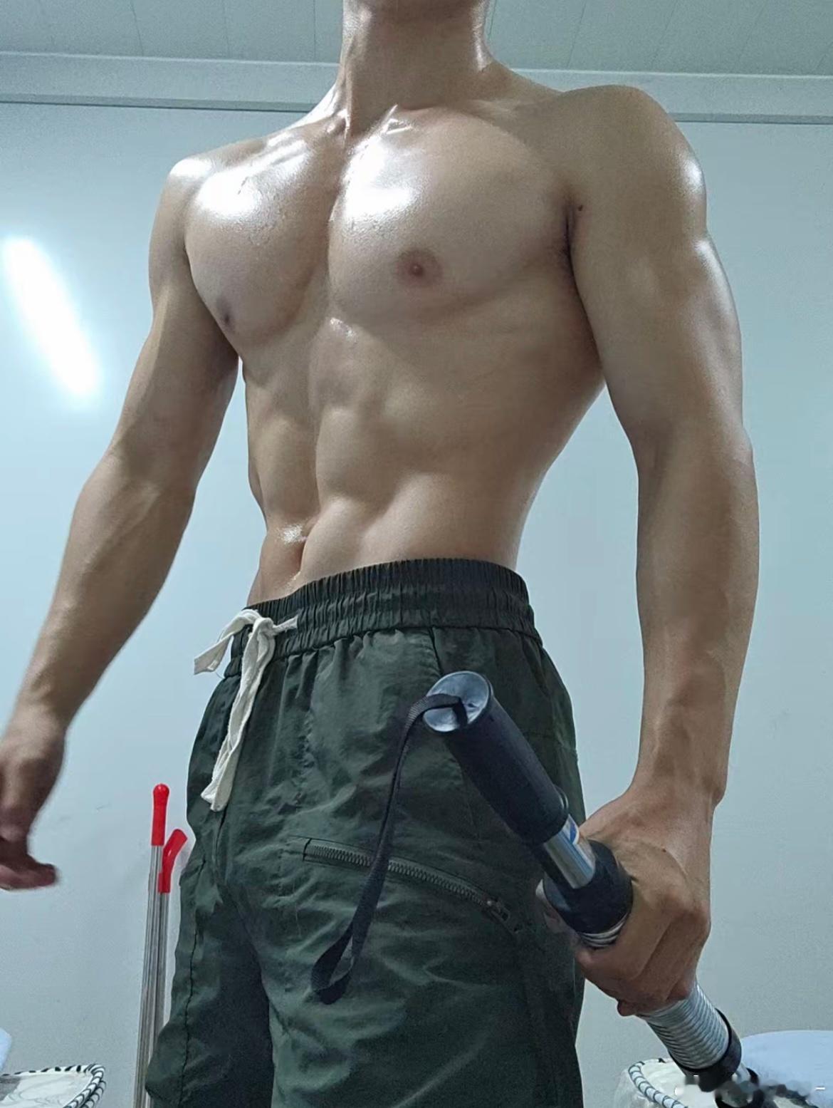好热啊🥵🥵健身张宏涛