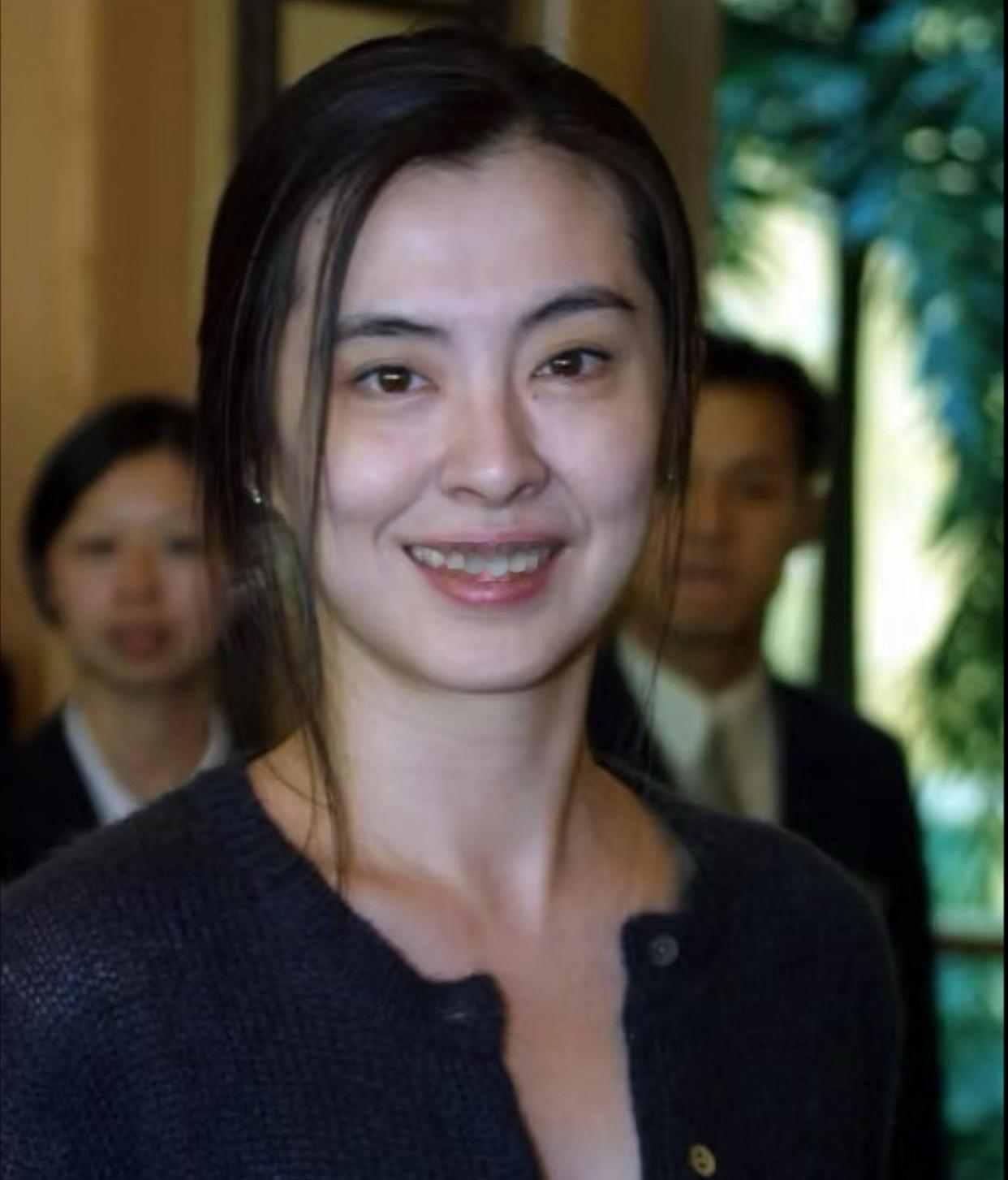 40岁王祖贤旧照，这样的绝世美貌会有负担吗 ​​​