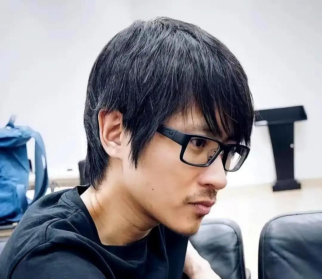 《飞驰人生3》七天飙到26亿，把春节档的《飞驰人生2》又顶回热搜。

韩寒三年两