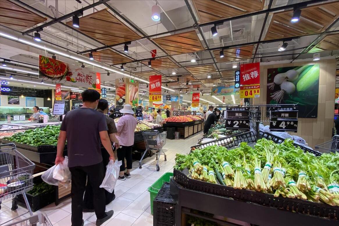 为啥年轻人宁愿买超市“高价菜”，也不愿买路边老人的菜？涨见识
年轻人不愿意购买路