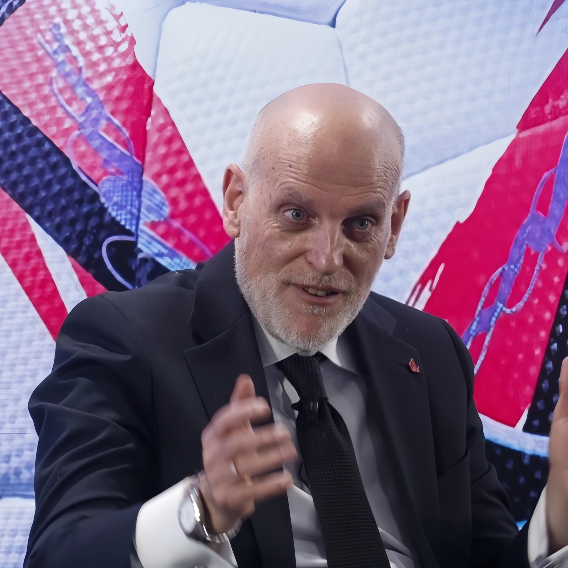 特巴斯：“穆里尼奥去皇马？他是个表演家，是个大场面人物，这对西甲来说会是好事。”