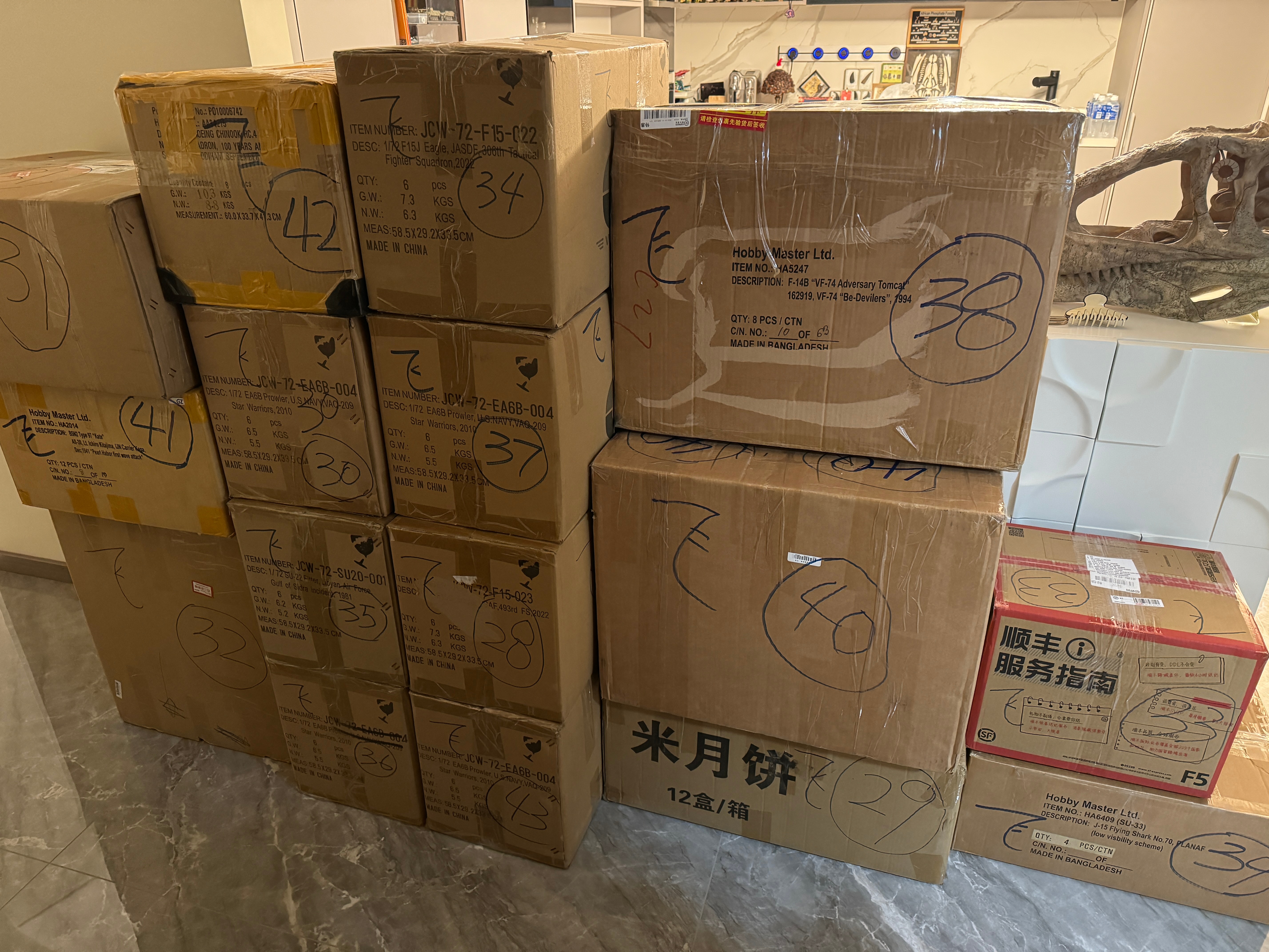 到了一批灰机模型[允悲][允悲][允悲]来帮忙拆不？ ​​​