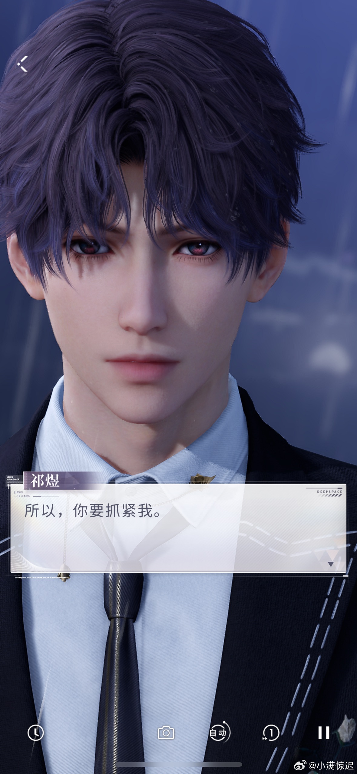 你握紧颤抖的手，眼泪不自禁的流。 