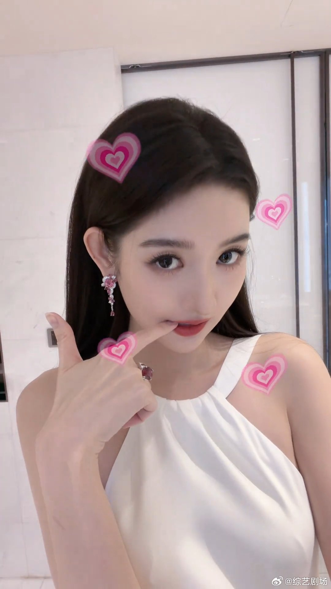 王玉雯动作指导李川老师 王玉雯顶着一张美女的脸天天搞抽象哈哈哈哈！ 