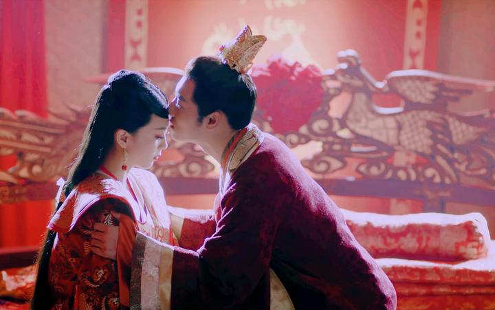 公元581年，杨坚不顾女儿杨丽华的百般请求，夺了年仅8岁的外孙宇文阐的皇位，建立