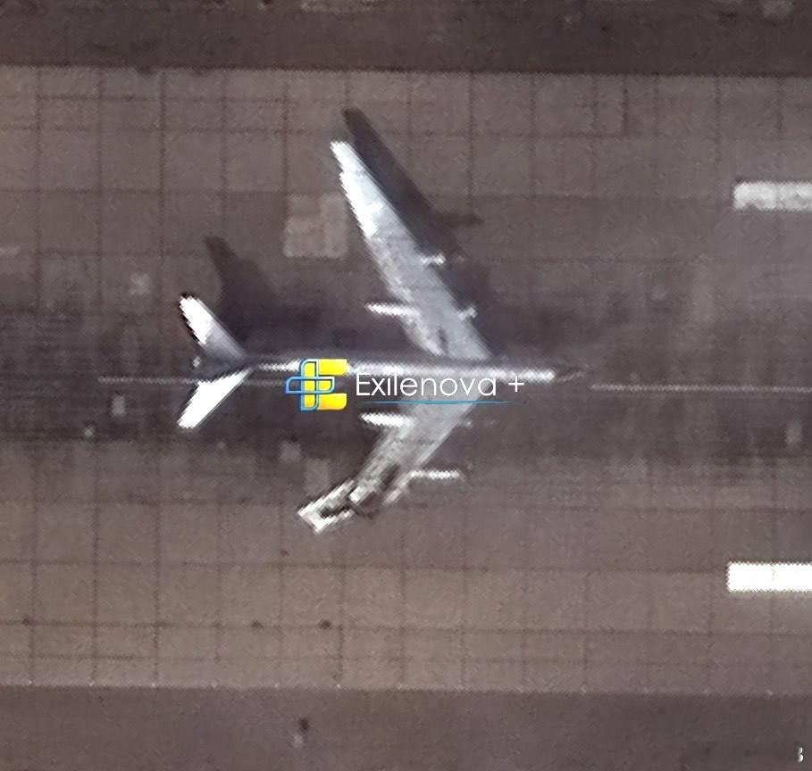 卫星图像，萨拉托夫，恩格斯空军基地今天被乌军击中的tu95，看起来还很完整。不过