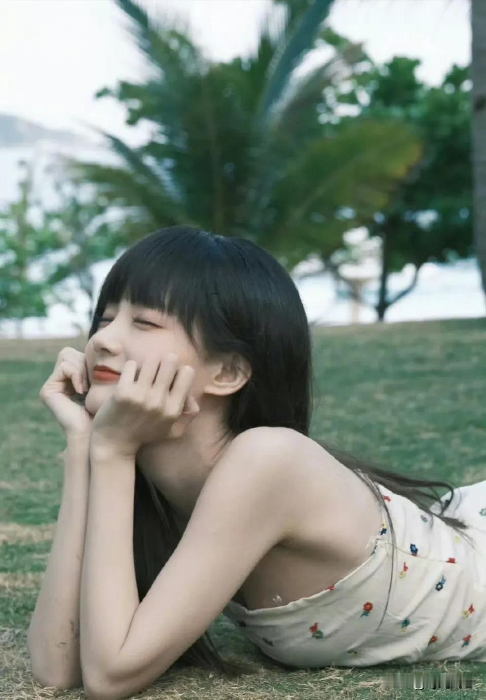 齐刘海的李一桐真的好美好清纯。