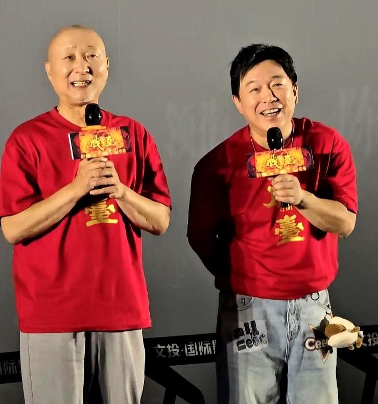 “老艺术家”陈佩斯说：“电影《戏台》筹拍阶段，我抵押了北京昌平的别墅，儿子拿出了
