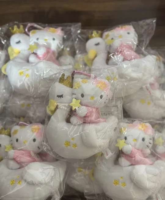 请问这个天鹅kitty和茉莉兔是真的吗