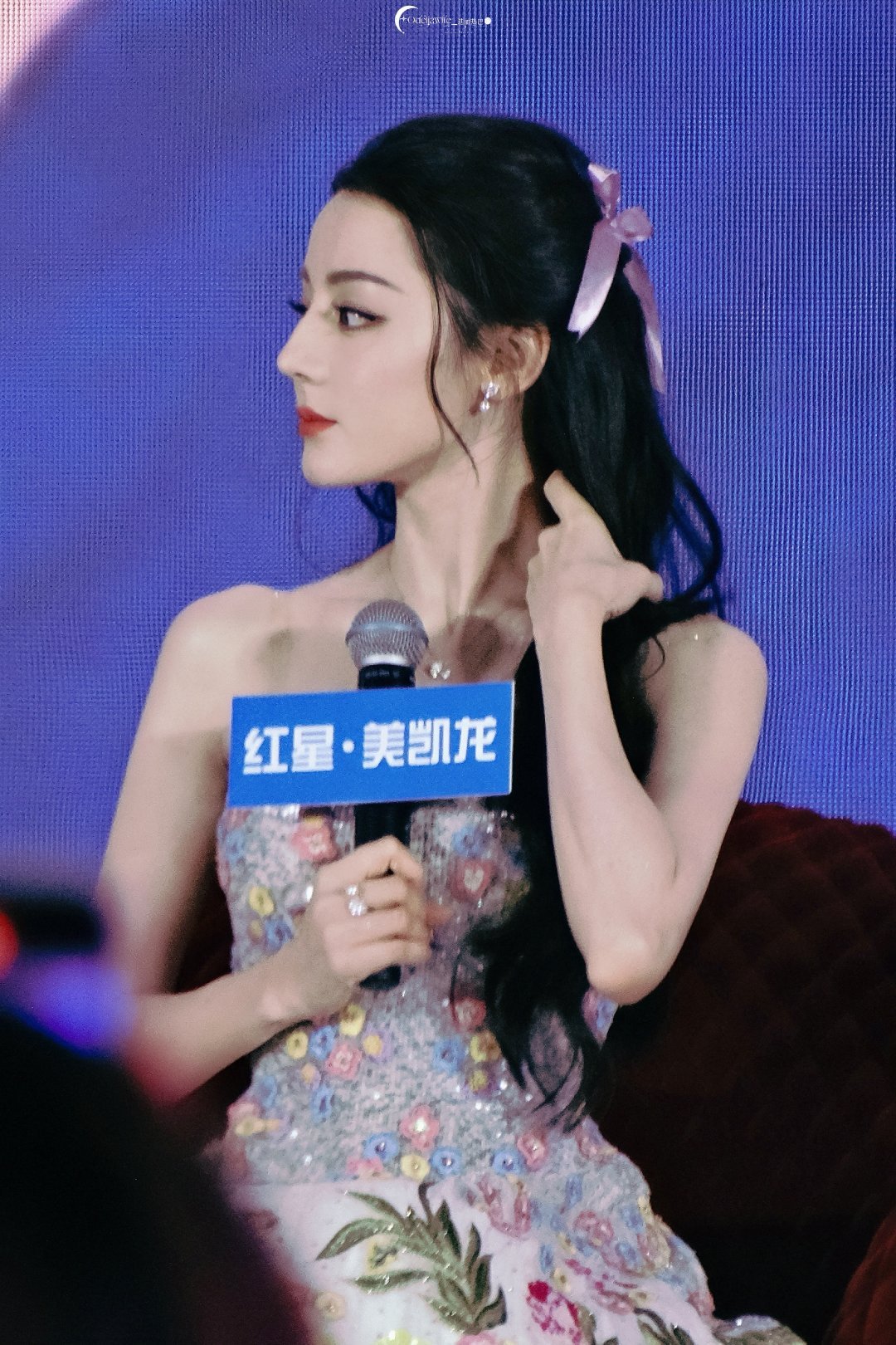 好喜欢这一组图 花仙子来的迪丽热巴